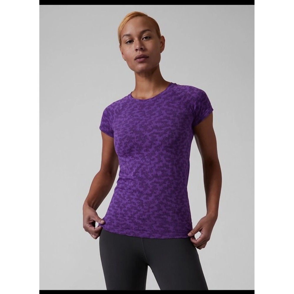 Athleta Momentum Printed Tee Purple Pixelated Star Camo Short Sleeve Shirt M